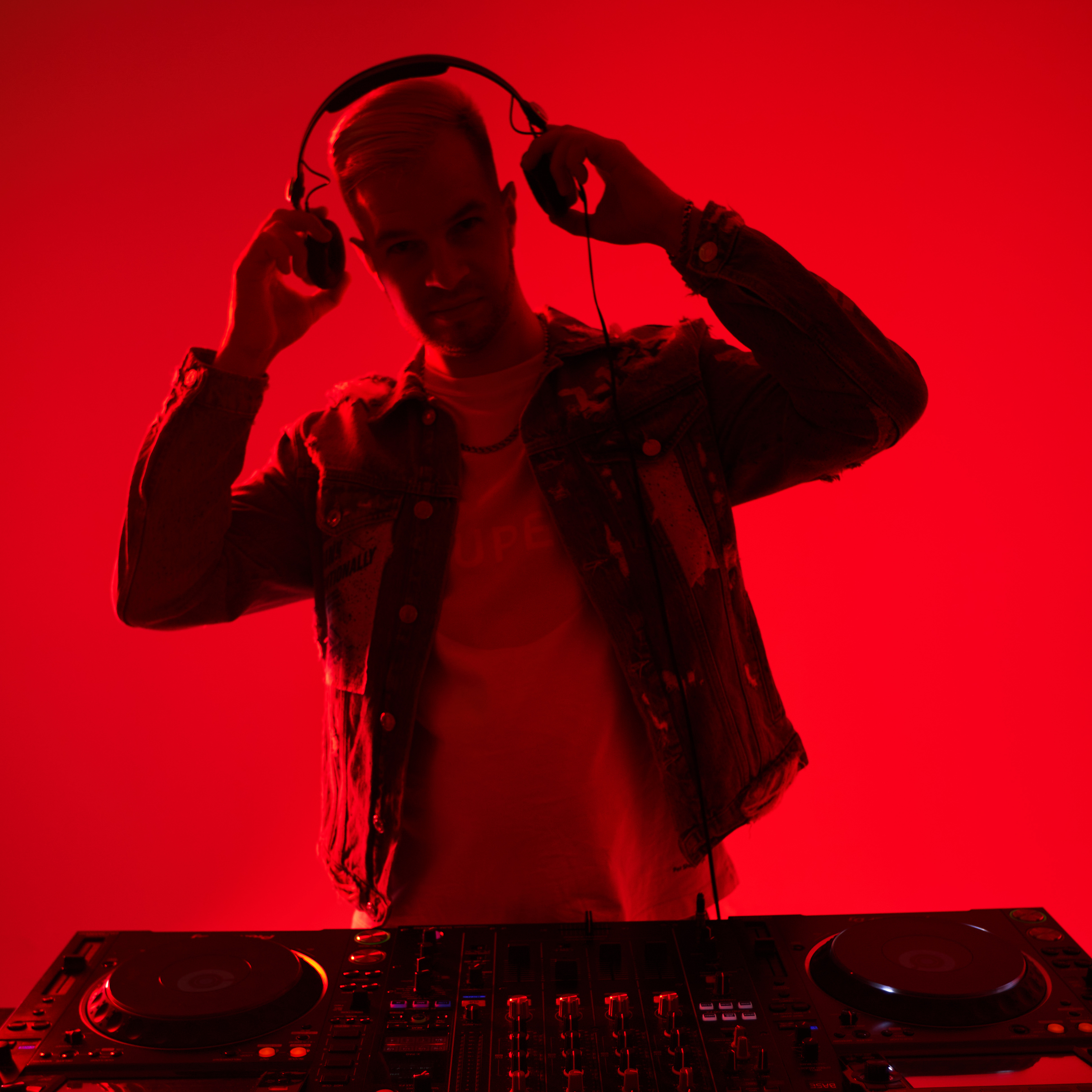 DJ KANONIROV