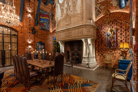 Amazing Hall