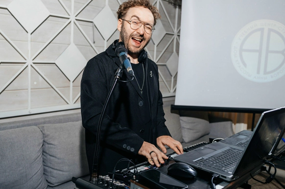 Max Rolikov