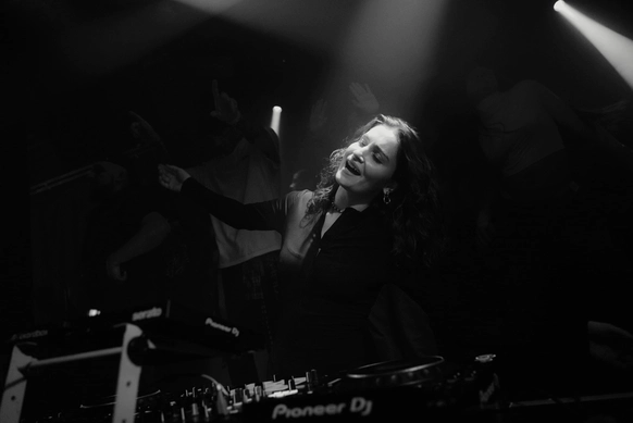 dj kir4a