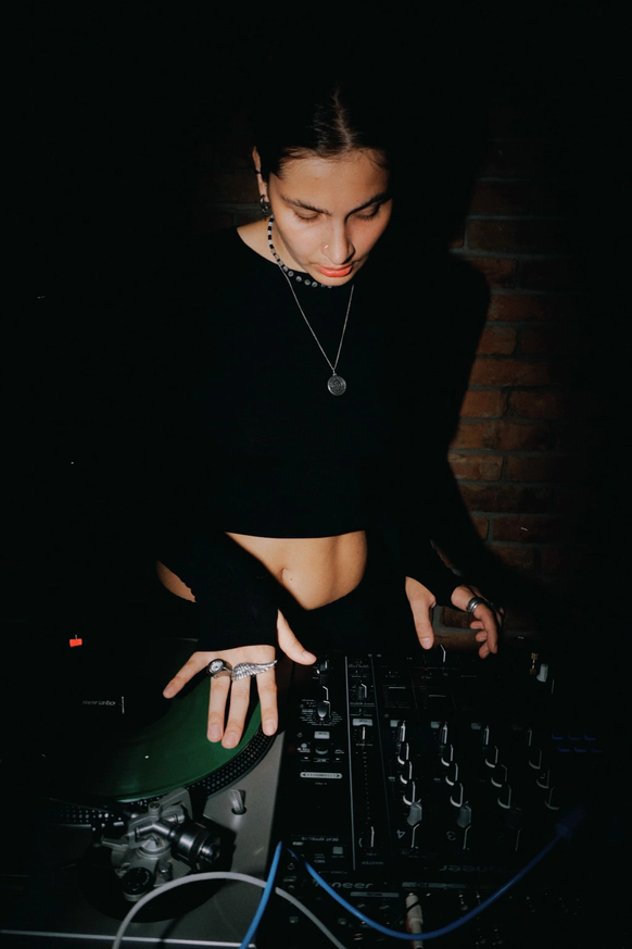 dj kir4a