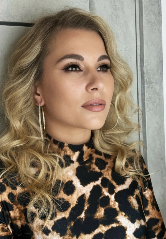 Яна Селихова