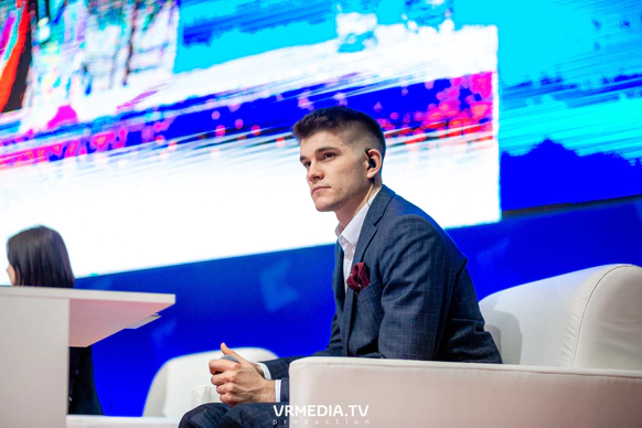 Павел Беккер