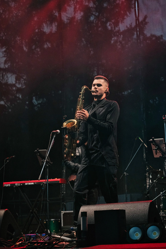 «Ещё не вечер»