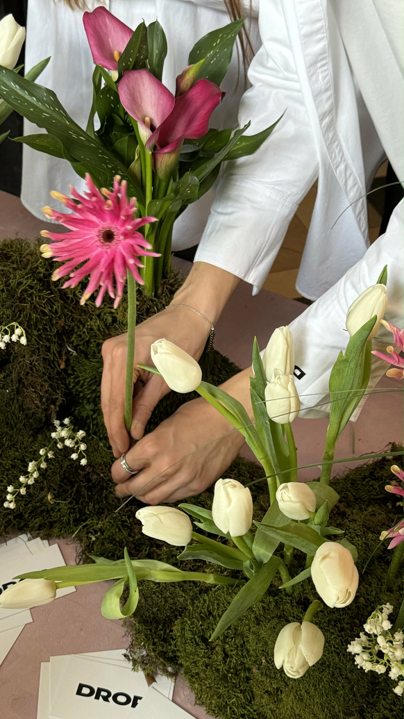 DROP me flowers
