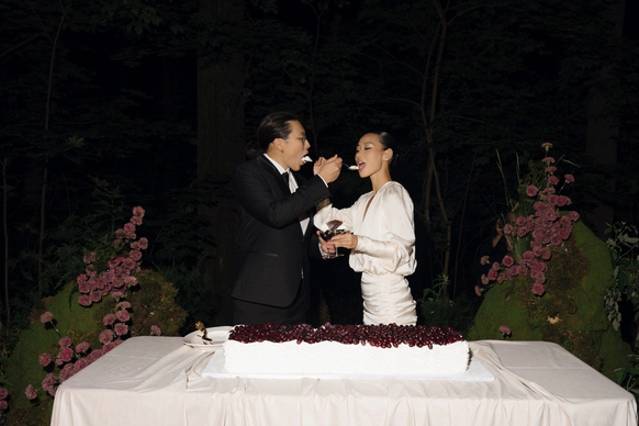 INSIDE WEDDING