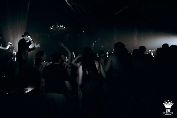 AVENTURA cover show
