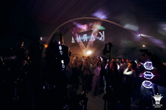 KARMA COVER SHOW