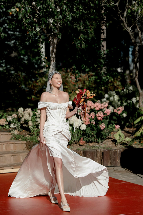 INSIDE WEDDING
