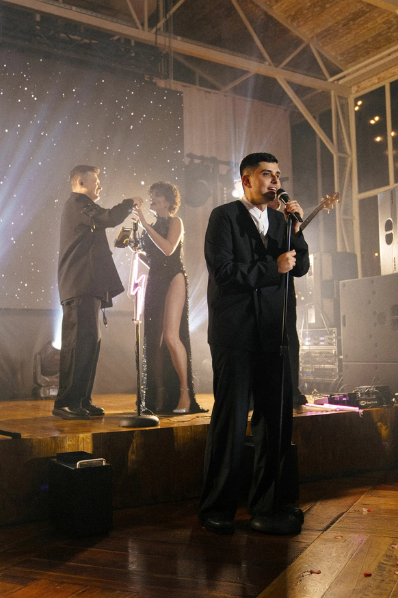 INSIDE WEDDING