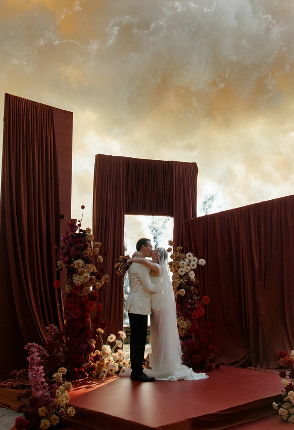 INSIDE WEDDING