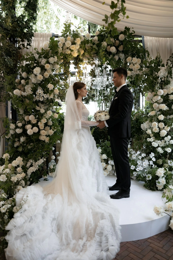 INSIDE WEDDING