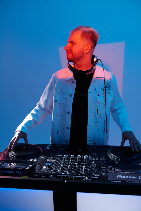 DJ KANONIROV