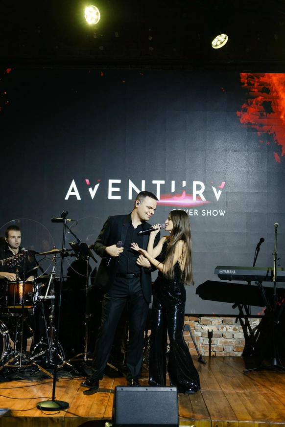 AVENTURA cover show