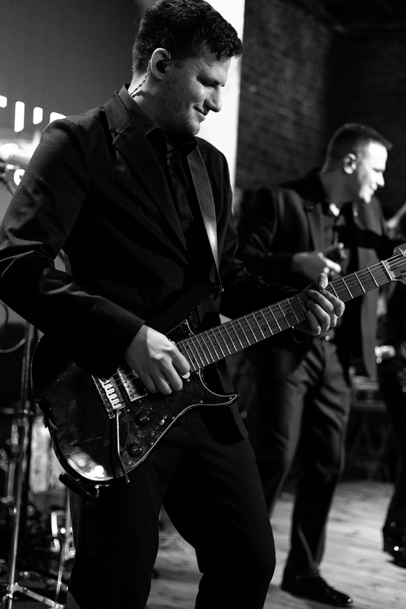 AVENTURA cover show