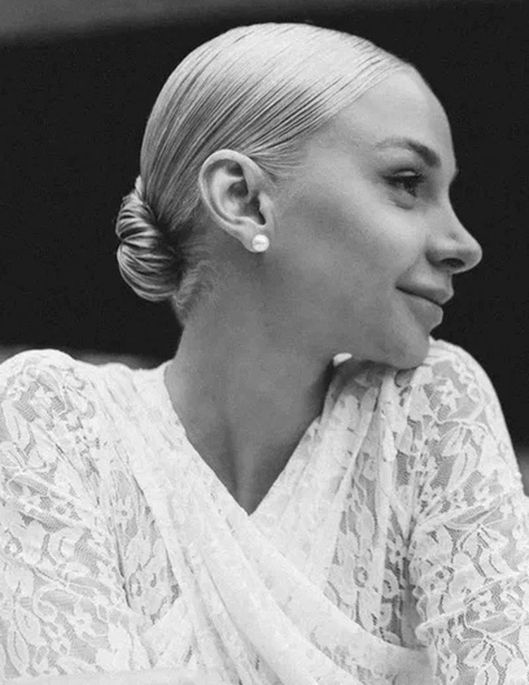 Элиза Ложникова