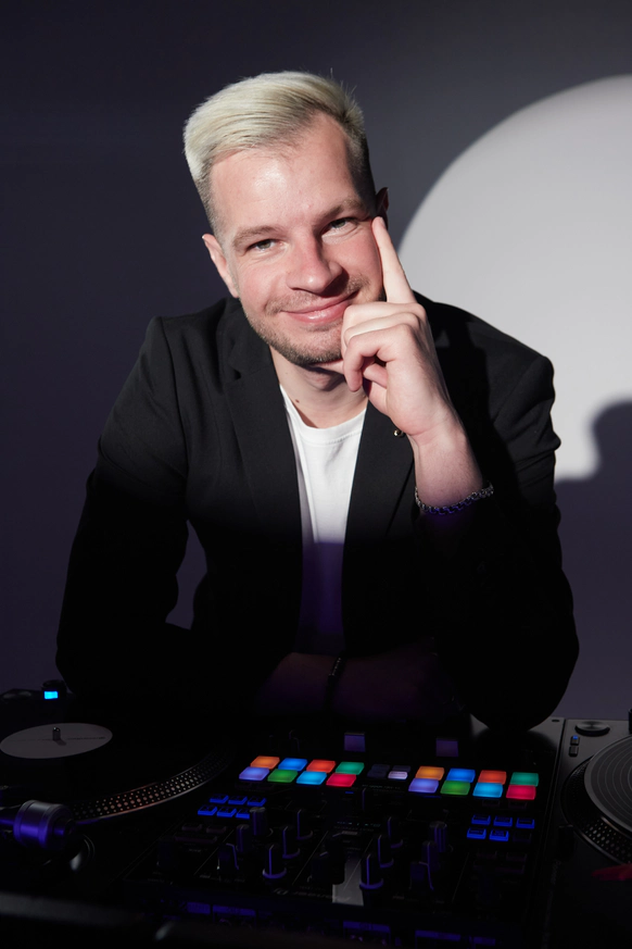 DJ KANONIROV