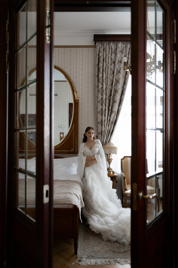 INSIDE WEDDING