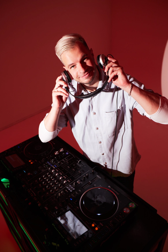 DJ KANONIROV