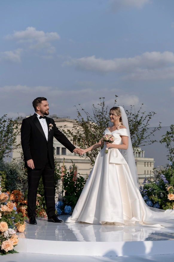 INSIDE WEDDING