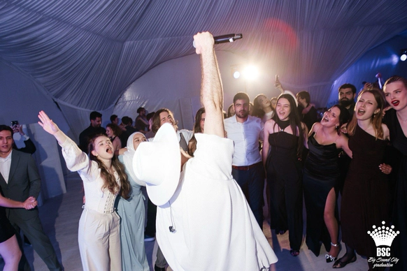 AVENTURA cover show