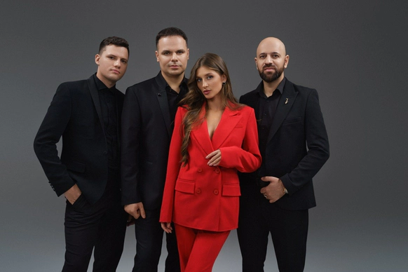 AVENTURA cover show