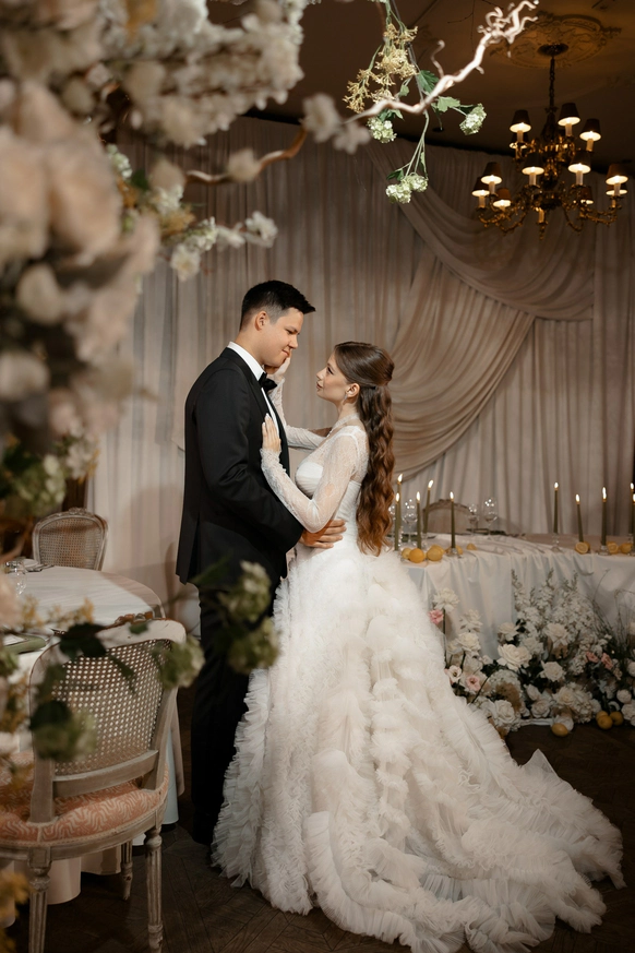 INSIDE WEDDING