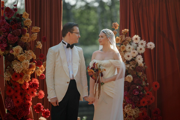 INSIDE WEDDING