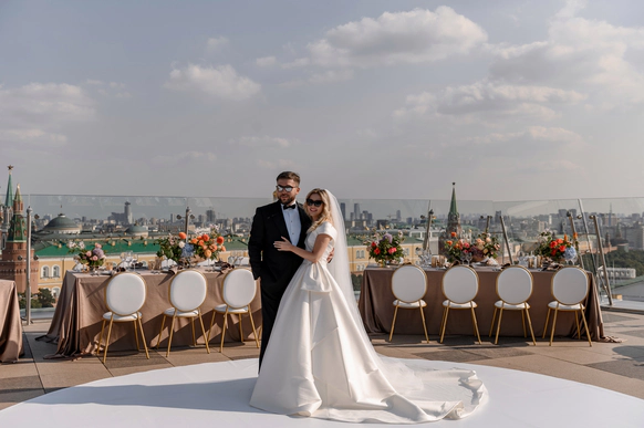 INSIDE WEDDING