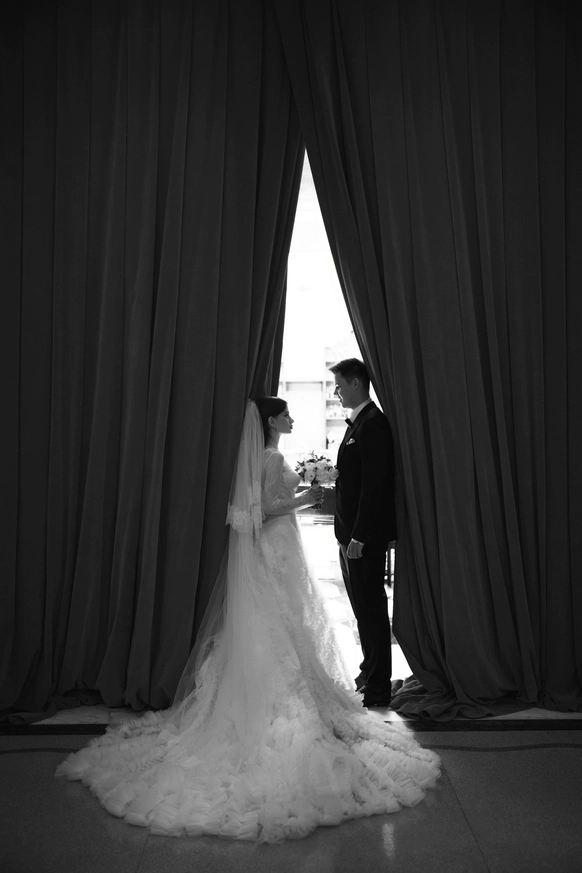 INSIDE WEDDING