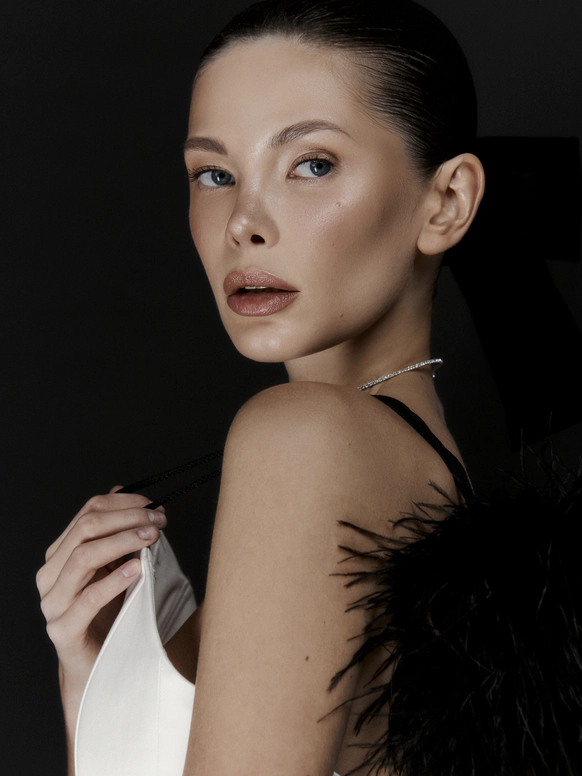 Элиза Ложникова