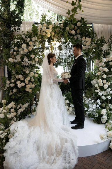 INSIDE WEDDING