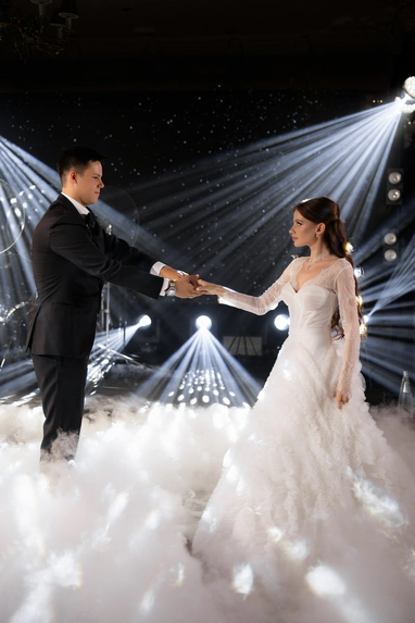 INSIDE WEDDING