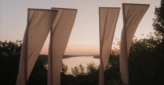 Momento — видео